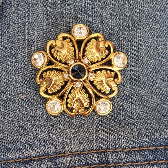 VTG Avante Brooch Gold Tone Clear Rhinestones with Blue Center Stone Signed 60's - Picture 6 of 6